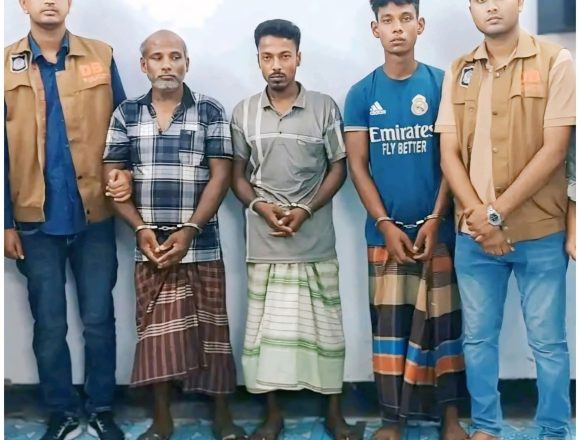 নিয়ামতপুরে একই পরিবারের ৪ জনকে জবাই করে হত্যা-৩ খুনি গ্রেফতার, নেপথ্যে চুরির বাধা ও আক্রোশ