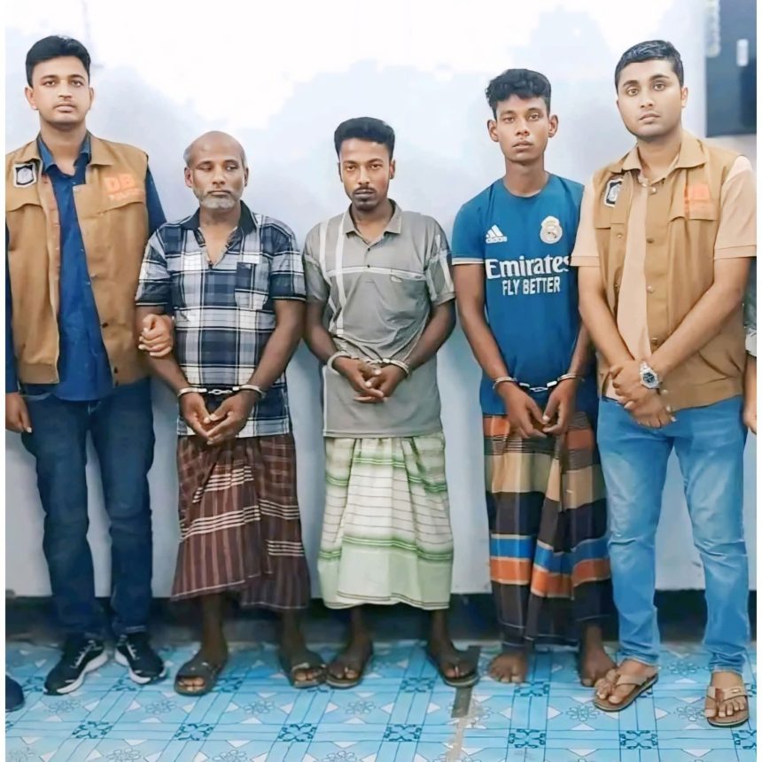 নিয়ামতপুরে একই পরিবারের ৪ জনকে জবাই করে হত্যা-৩ খুনি গ্রেফতার, নেপথ্যে চুরির বাধা ও আক্রোশ