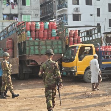 গাজীপুরে গ্যাস সিলিন্ডার মজুদ ও অতিরিক্ত দামে বিক্রি জরিমানা সাড়ে ৪ লাখ