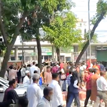 অটোপাশের দাবিতে ফের হামলার শিকার জাতীয় বিশ্ববিদ্যালয়ের উপাচার্য