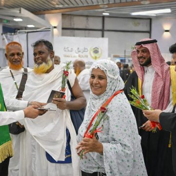 কিং আবদুল আজিজ বিমানবন্দরে প্রথম হজ ফ্লাইট: উষ্ণ অভ্যর্থনায় সিক্ত হজযাত্রীরা