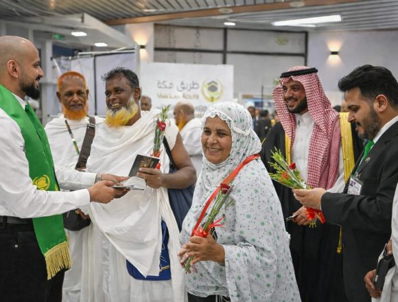 কিং আবদুল আজিজ বিমানবন্দরে প্রথম হজ ফ্লাইট: উষ্ণ অভ্যর্থনায় সিক্ত হজযাত্রীরা