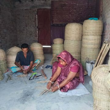 পরিবেশবান্ধব বাঁশের পণ্য তৈরি করে স্বাবলম্বী মিনতী