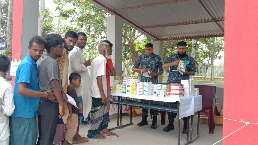 Messenger_creation_1282498507414823 উপকূলীয় কয়রায় স্বাস্থ্যসেবা নিশ্চিতে নৌবাহিনীর বিনামূল্যে চিকিৎসা সেবা ও ওষুধ প্রদান
