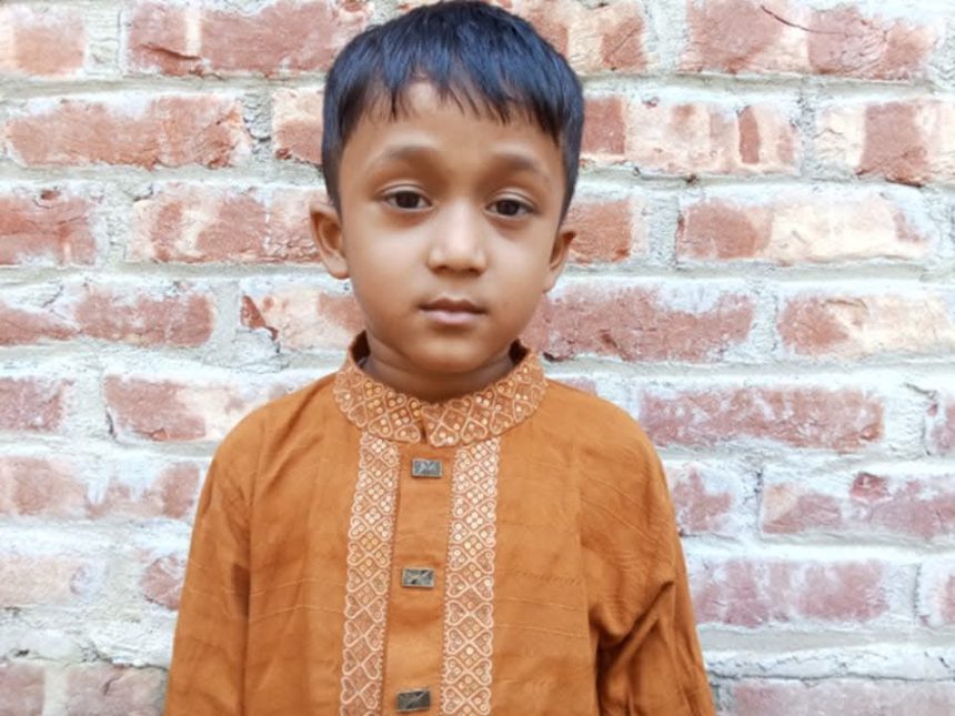 রাজারহাটে মরণব্যাধি ক্যানসার আক্রান্ত শিশু ফাহিম বাঁচতে চায়-