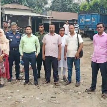 শ্রীপুরে মেয়াদোত্তীর্ণ ও স্যাম্পল ওষুধ বিক্রি: ৩ ফার্মেসিকে জরিমানা