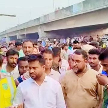 শ্রীপুরে মহাসড়ক দখলমুক্ত করতে প্রশাসনের সাঁড়াশি অভিযান: ৩ শতাধিক অবৈধ দোকান উচ্ছেদ