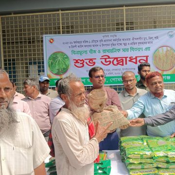 গোমস্তাপুরে  কৃষকদের মাঝে ধান বীজ ও রাসায়নিক সার বিতরণ 