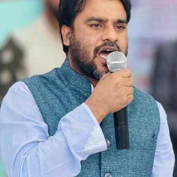 পৌর নাগরিকদের পছন্দের প্রার্থী ‘নাসিম’