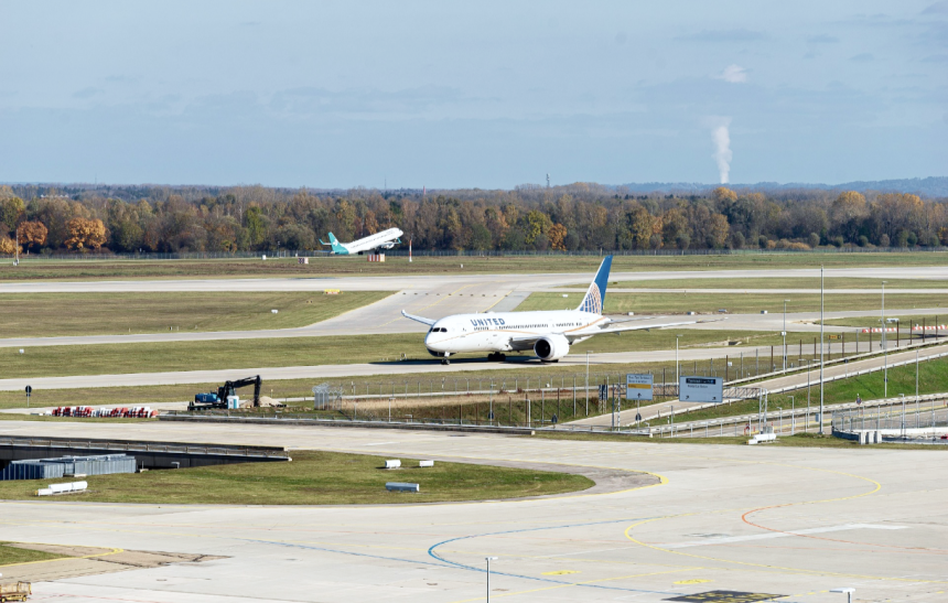 Screenshot_20260416-175800_Facebook ধর্মঘটে অচল জার্মানির আকাশপথ-শত শত ফ্লাইট বাতিল, চরম ভোগান্তিতে যাত্রীরা