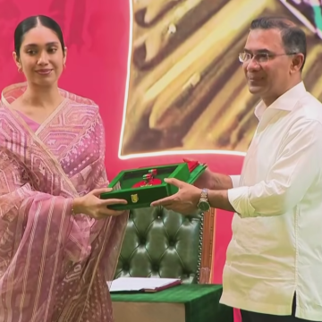 খালেদা জিয়ার পক্ষে ‘স্বাধীনতা পুরস্কার ২০২৬’ গ্রহণ করলেন নাতনি জাইমা রহমান