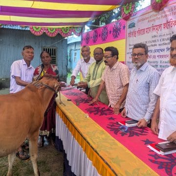 1000041870 বগুড়ার শেরপুরে পিইপি’’র উদ্যোগে বিনামূল্যে সহায়তা সামগ্রী বিতরণ