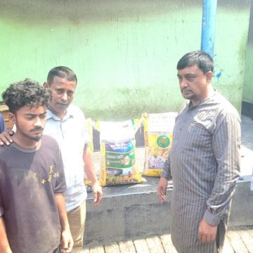 কুষ্টিয়ার ভেড়ামারায় অগ্নিকাণ্ডে ক্ষতিগ্রস্ত পরিবারের পাশে ‘আদর্শ গ্রাম বাংলা বিশ্ব সংস্থা’