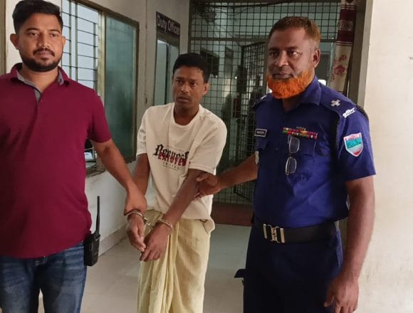 1000061467 ভেড়ামারা নাতনিকে ধর্ষণের অভিযোগ: সৎ-নানাকে গণধোলাই দিয়ে পুলিশে সোপর্দ