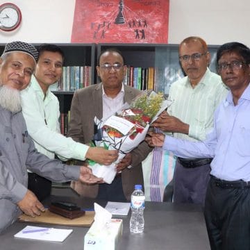 IMG-20260506-WA0012 বাউবির মুক্তিযুদ্ধ গবেষণা কেন্দ্রের কর্মকর্তা-কর্মচারীদের সাথে উপাচার্যের মতবিনিময় সভা অনুষ্ঠিত