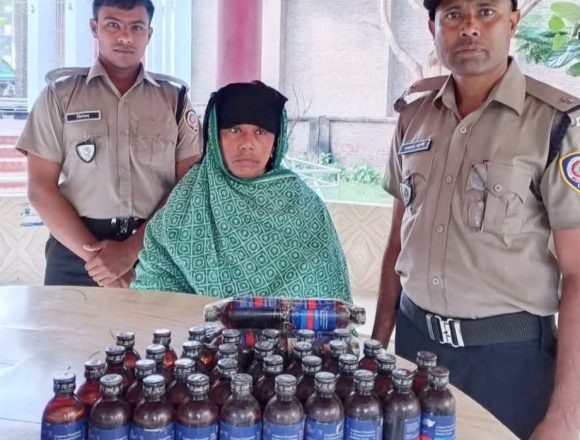 ভেড়ামারায় ডিএনসি’র অভিযানে ৫০ বোতল ফেনসিডিলসহ নারী মাদক কারবারি গ্রেফতার