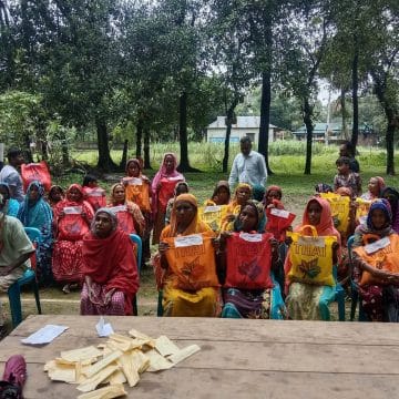 শ্রীপুরে কলিম সুপার মার্কেট নামে একটি মেসেঞ্জার গ্রুপের সদস্যরা ৩০টি হতদরিদ্র পরিবারের মাঝে ঈদ সামগ্রী বিতরণ