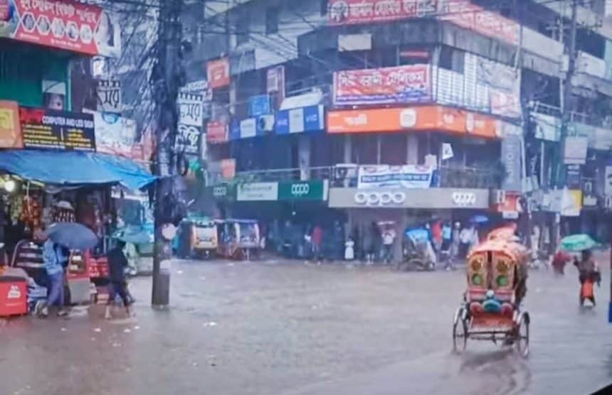 শ্রীপুরে মাওনা চৌরাস্তায় বৃষ্টিতে জলাবদ্ধতা, দুর্ভোগে জনজীবন