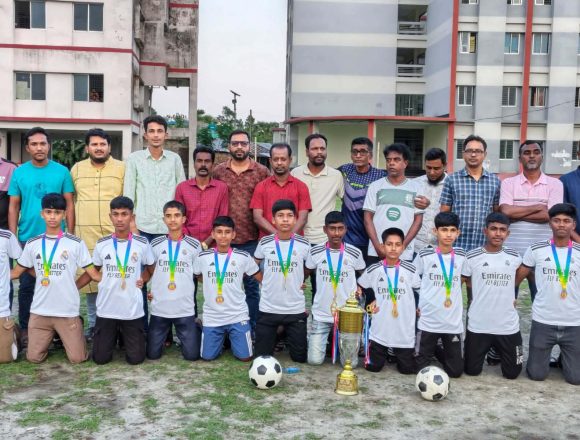 নতুন কুঁড়ি স্পোর্টস জেলা চ্যাম্পিয় দলকে উপহার সামগ্রী দিলেন বিএনপি নেতা এম এ হাসান