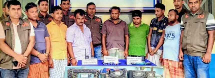 বগুড়ায় ছিনতাই হওয়া হারাগাছ থানার অর্ন্তগত বানুপাড়া এলাকায় ৪ অটোরিক্সা উদ্ধার আটক ৭