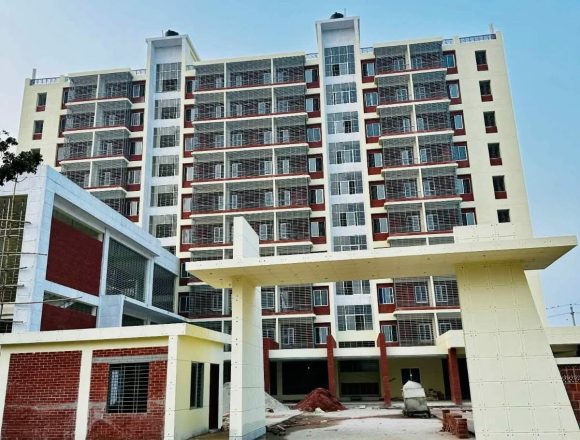 রুয়েটে ছাত্রহল-১ কাজের ধীরগতি ক্ষুব্ধ শিক্ষার্থীরা