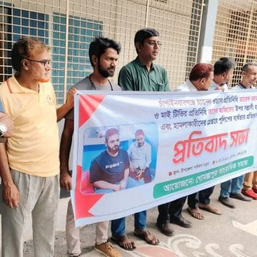 Messenger_creation_961641856480506 সাংবাদিকের ওপর হামলার ঘটনায় গোমস্তাপুরে প্রতিবাদ সভা