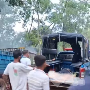 Screenshot_20260510-090152_Facebook গাজীপুরের কালিয়াকৈর উপজেলায় গরুচোর সন্দেহে আটক,গণপিটুনিতে তিনজন নিহত, ট্রাকে আগুন