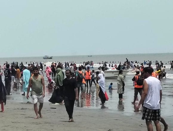 received_1351142416918217 পবিত্র ঈদুল আজহার চতুর্থ দিনেও কুয়াকাটায় পর্যটকের ঢল, প্রকৃতির অপার সৌন্দর্যে মুগ্ধ দর্শনার্থীরা