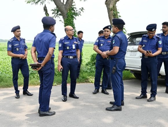 14060 কুষ্টিয়ার ভেড়ামারায় অপরাধপ্রবণ এলাকা পরিদর্শনে পুলিশ সুপার, জোরদার হচ্ছে নিরাপত্তা