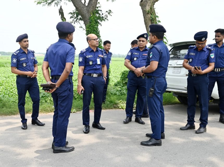 কুষ্টিয়ার ভেড়ামারায় অপরাধপ্রবণ এলাকা পরিদর্শনে পুলিশ সুপার, জোরদার হচ্ছে নিরাপত্তা