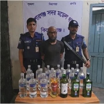 কিশোরগঞ্জে বিপুল পরিমাণ বিদেশি মদসহ মাদক ব্যবসায়ী গ্রেপ্তার