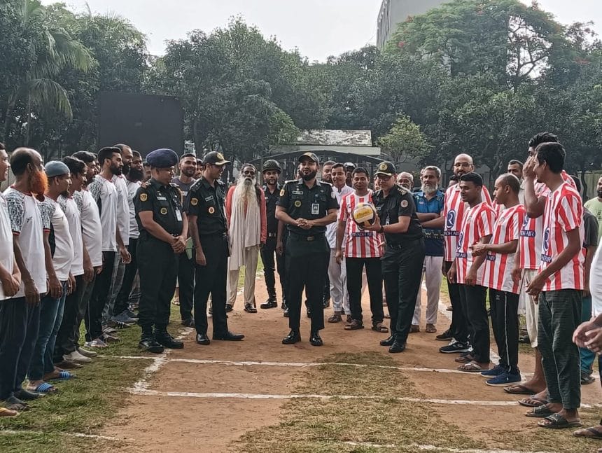কাশিমপুর কারাগারে বন্দিদের নিয়ে ফুটবল টুর্নামেন্ট অনুষ্ঠিত