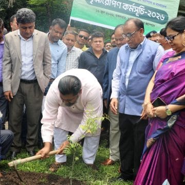 বাউবিতে ‘বৃক্ষরোপণ কর্মসূচি উদ্বোধন: সবুজ ক্যাম্পাস গড়ার প্রত্যয়