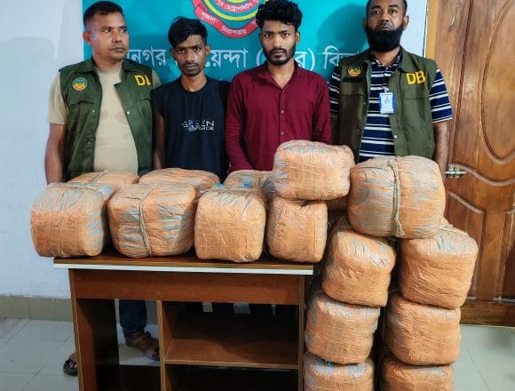 গাজীপুরে ডিবি পুলিশের অভিযানে ১২০ কেজি গাঁজাসহ দুই মাদক কারবারি গ্রেফতার, উদ্ধার কাভার্ড ভ্যান
