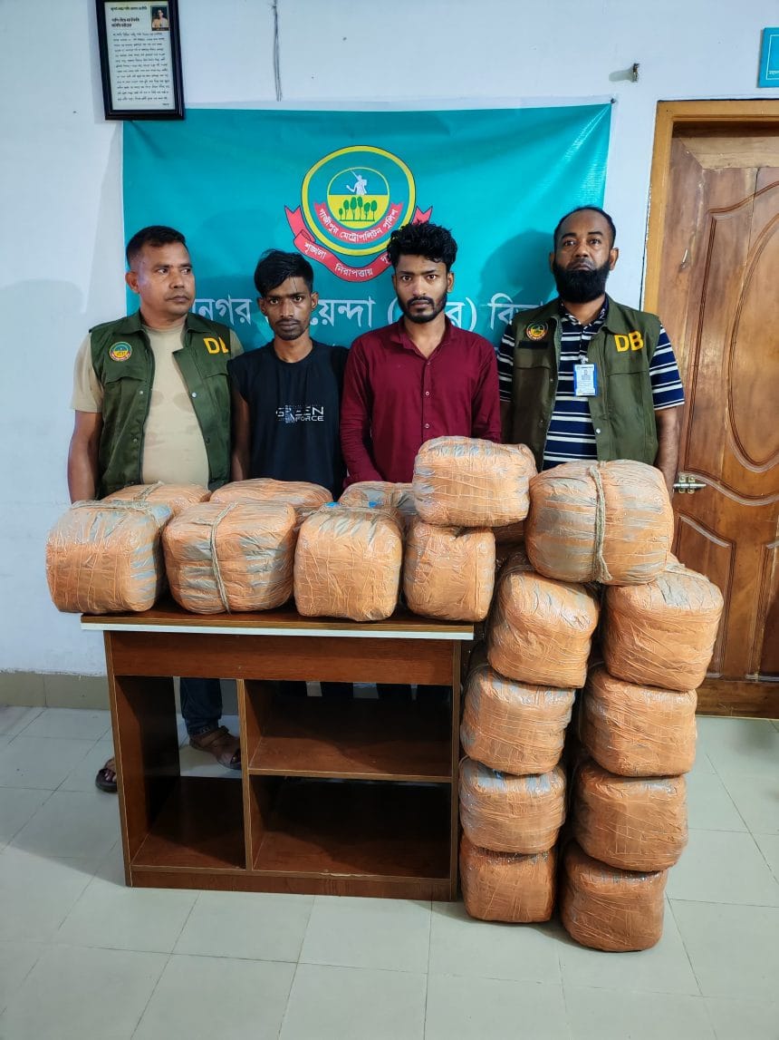 গাজীপুরে ডিবি পুলিশের অভিযানে ১২০ কেজি গাঁজাসহ দুই মাদক কারবারি গ্রেফতার, উদ্ধার কাভার্ড ভ্যান