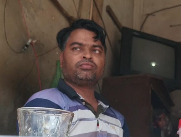 ভিক্ষা নয় পরিশ্রম করেই সংসার চালান প্রতিবন্ধী কদম আলী