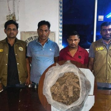 কুয়াকাটায় ১ কেজি গাঁজাসহ দুই মাদক ব্যবসায়ী আটক
