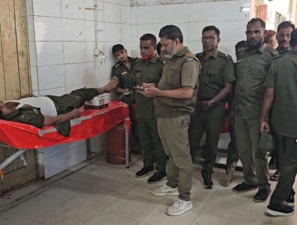 বনের জমি উদ্ধার করতে গিয়ে শ্রীপুরে রেঞ্জ কর্মকর্তাসহ বনকর্মীদের ওপর হামলা, গাড়ি ভাঙচুর