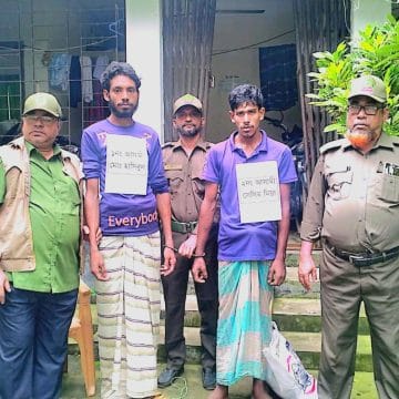 শ্রীপুরে সংরক্ষিত বন থেকে গাছ কাটার সময় হাতেনাতে আটক ২ বনচোর, আদালতে সোপর্দ