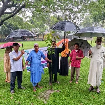রাজারহাটে ‘ওয়ান চাইল্ড-ওয়ান ট্রি’ কর্মসূচির আওতায় বড়ঘাট গমির উদ্দিন দাখিল মাদ্রাসায় র‍্যালি ও বৃক্ষরোপন