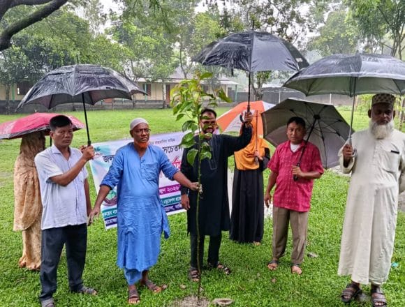 রাজারহাটে ‘ওয়ান চাইল্ড-ওয়ান ট্রি’ কর্মসূচির আওতায় বড়ঘাট গমির উদ্দিন দাখিল মাদ্রাসায় র‍্যালি ও বৃক্ষরোপন