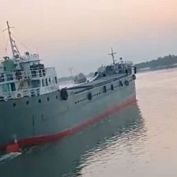 সুন্দরবনে কার্গো জাহাজে বনদস্যুদের হামলার ঘটনায় কাটেনি ধোয়াশা