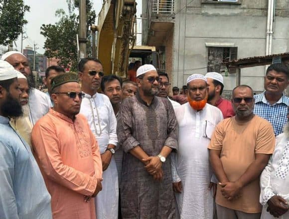 শ্রীপুরে রাস্তা নির্মাণ কাজের উদ্বোধন করেন বিএনপি নেতা বিল্লাল বেপারী