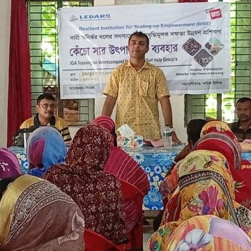 জৈব কৃষি ও নারীর কর্মসংস্থান: কয়রায় জৈব সার ব্যবহার ও বারোমাসি সজিনা চাষে প্রশিক্ষণ
