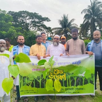 কুয়াকাটা পৌরসভার উদ্যোগে বৃক্ষরোপণ কর্মসূচির উদ্বোধন