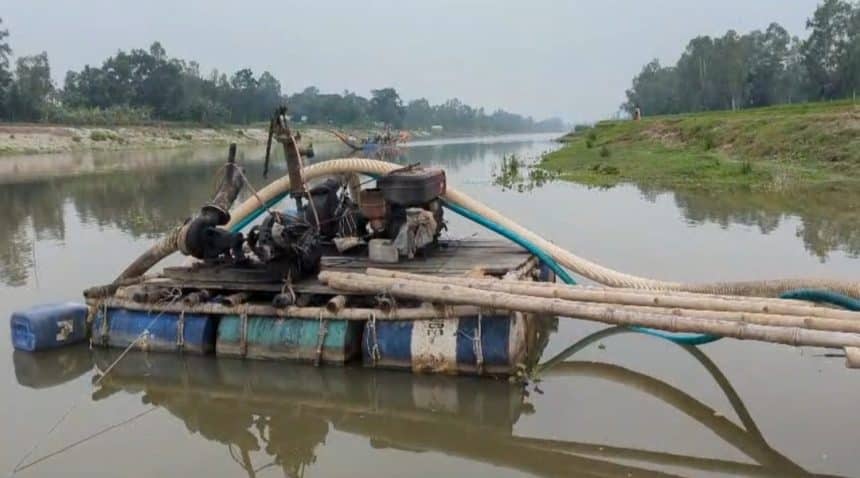 বিএনপি নেতাদের নাম ভাঙিয়ে বগুড়ার শেরপুরে বাঙালি নদী থেকে অবৈধভাবে ফের বালু উত্তোলন,ভাঙছে ফসলি জমি 