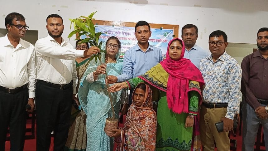0-0x0-0-0# ভেড়ামারায় জাতীয় পল্লী উন্নয়ন দিবস পালন: সুফলভোগীদের মাঝে ঋণ ও চারা বিতরণ