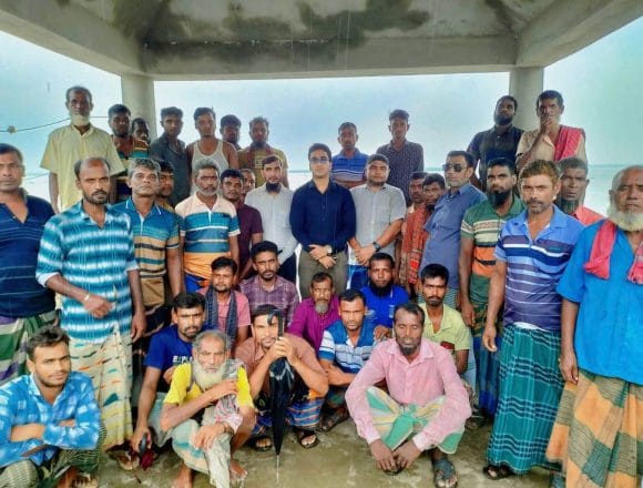 21128 জেলেদের জীবনমান উন্নয়নে ভেড়ামারায় পদ্মা পাড়ে মতবিনিময় সভা অনুষ্ঠিত