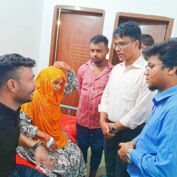শ্রীপুরে পোশাক কারখানায় রহস্যজনক গণঅসুস্থতা-দুই দিনে শতাধিক শ্রমিক হাসপাতালে, কারখানা কর্তৃপক্ষের বক্তব্যে ধোঁয়াশা!