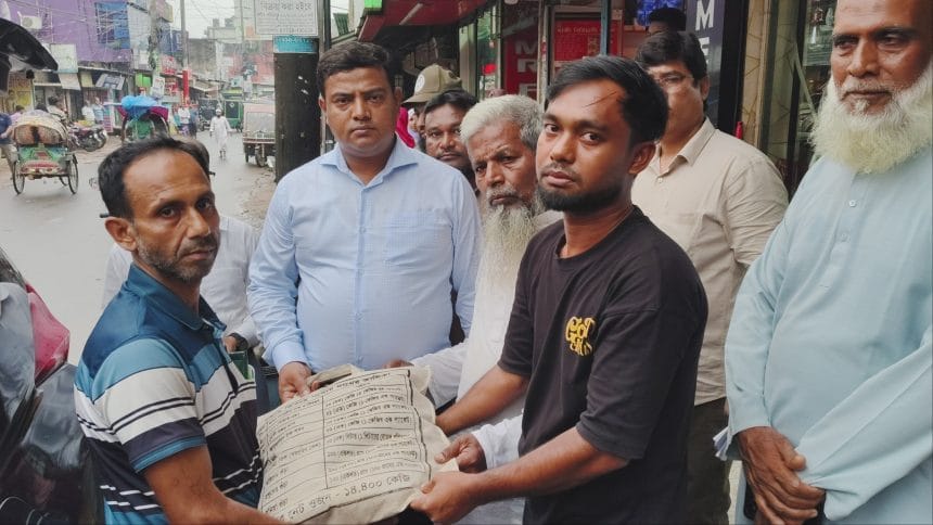 কাপাসিয়ায় ভয়াবহ আগুন: পুড়ল ৮ দোকান ও বসতবাড়ি, পাশে নবাগত ইউএনও